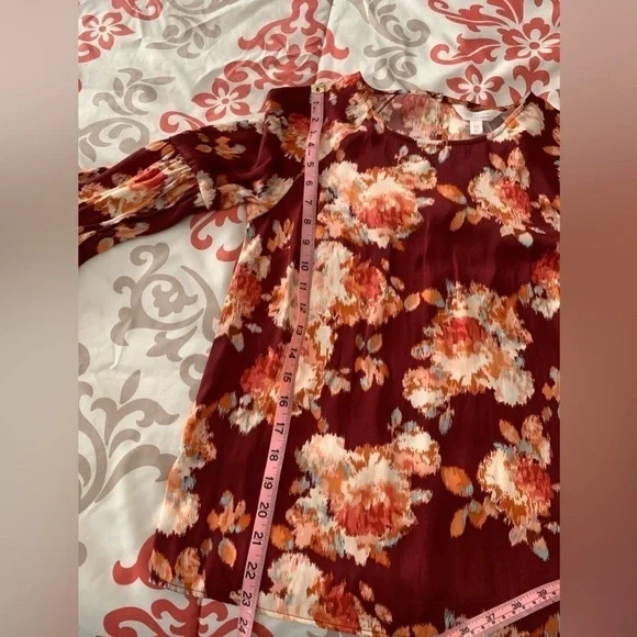 NWT Lauren Conrad Floral Abstract Satin Long Sleeve Blouse - Picture 10 of 12